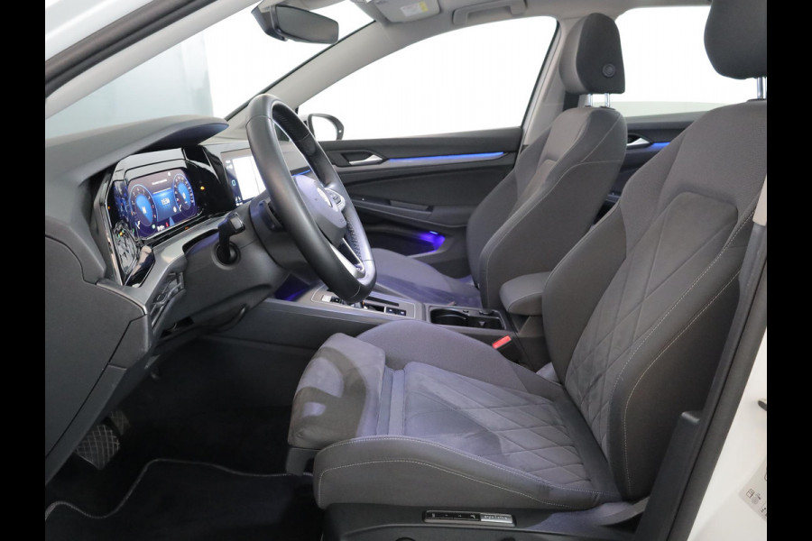 Volkswagen Golf 1.5 eTSI Style 50pk DSG| Pano-dak| Camera| 17'LM-velgen| Voorstoelen verwarmd en massage