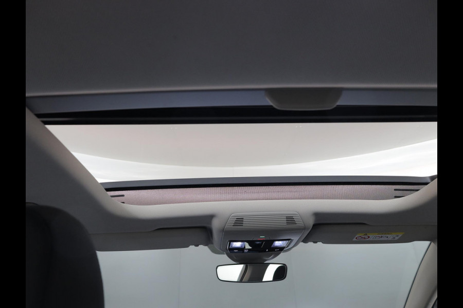 Volkswagen Golf 1.5 eTSI Style 50pk DSG| Pano-dak| Camera| 17'LM-velgen| Voorstoelen verwarmd en massage