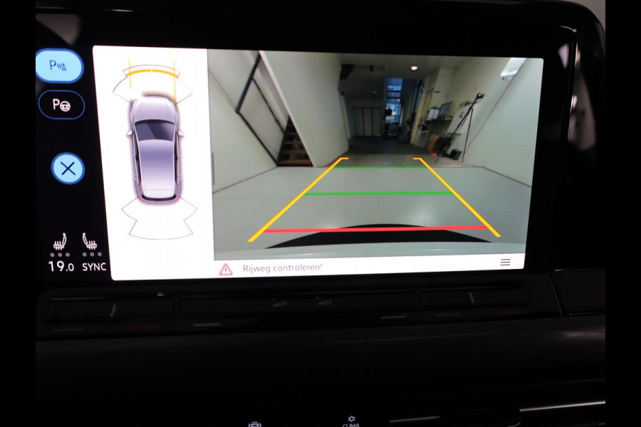 Volkswagen Golf 1.5 eTSI Style 50pk DSG| Pano-dak| Camera| 17'LM-velgen| Voorstoelen verwarmd en massage