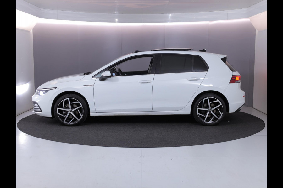 Volkswagen Golf 1.5 eTSI Style 50pk DSG| Pano-dak| Camera| 17'LM-velgen| Voorstoelen verwarmd en massage