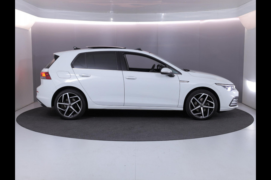 Volkswagen Golf 1.5 eTSI Style 50pk DSG| Pano-dak| Camera| 17'LM-velgen| Voorstoelen verwarmd en massage