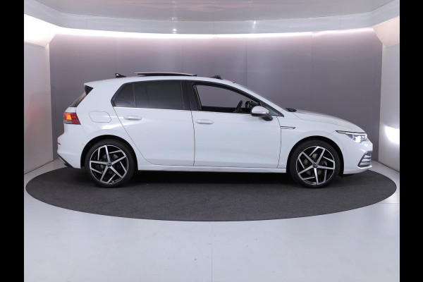 Volkswagen Golf 1.5 eTSI Style 50pk DSG| Pano-dak| Camera| 17'LM-velgen| Voorstoelen verwarmd en massage
