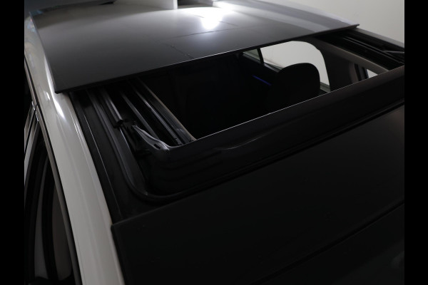 Volkswagen Golf 1.5 eTSI Style 50pk DSG| Pano-dak| Camera| 17'LM-velgen| Voorstoelen verwarmd en massage