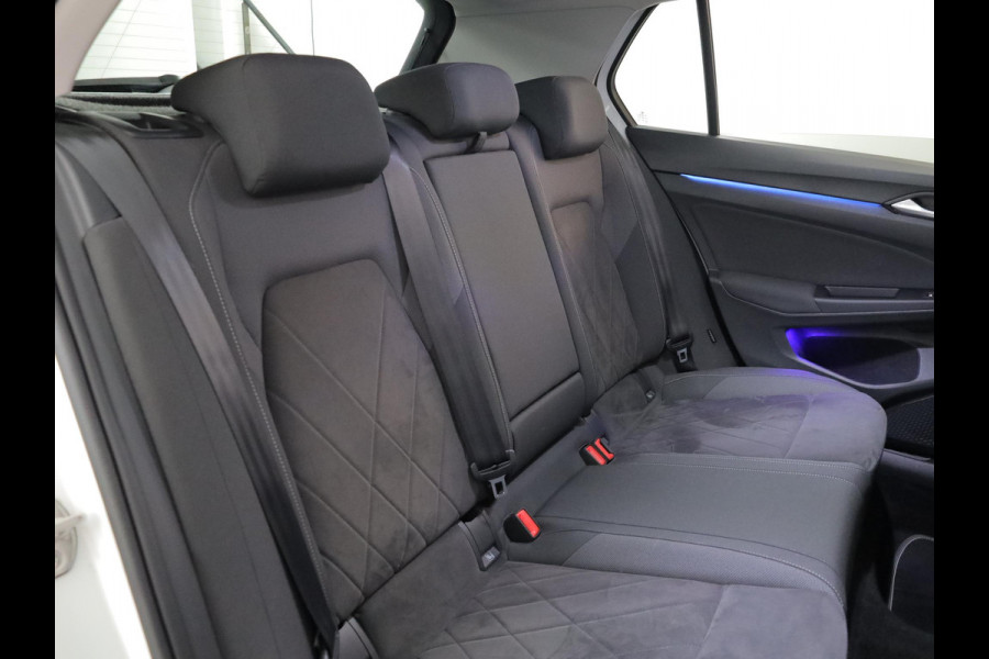 Volkswagen Golf 1.5 eTSI Style 50pk DSG| Pano-dak| Camera| 17'LM-velgen| Voorstoelen verwarmd en massage