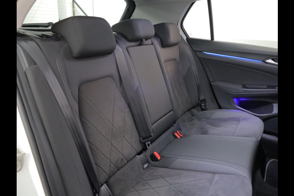 Volkswagen Golf 1.5 eTSI Style 50pk DSG| Pano-dak| Camera| 17'LM-velgen| Voorstoelen verwarmd en massage