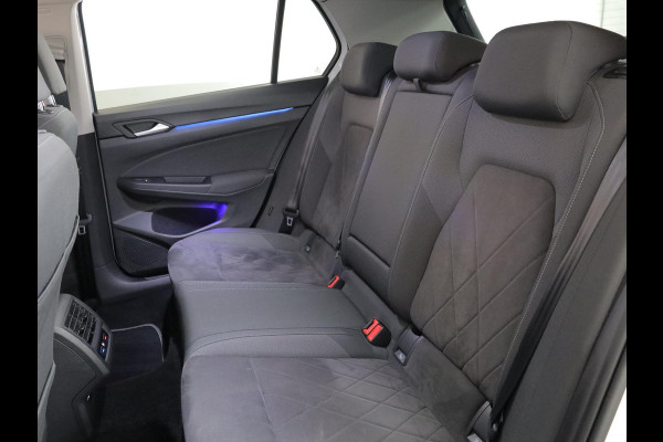 Volkswagen Golf 1.5 eTSI Style 50pk DSG| Pano-dak| Camera| 17'LM-velgen| Voorstoelen verwarmd en massage