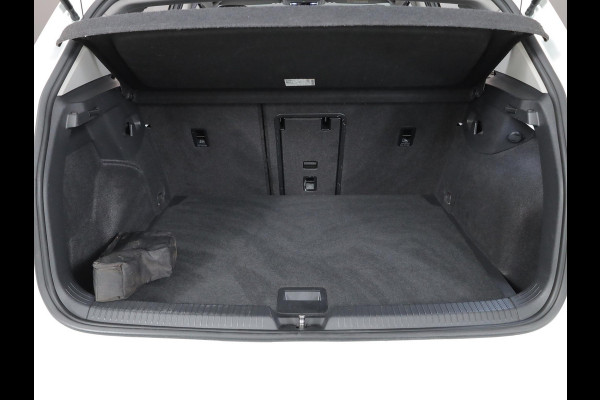 Volkswagen Golf 1.5 eTSI Style 50pk DSG| Pano-dak| Camera| 17'LM-velgen| Voorstoelen verwarmd en massage