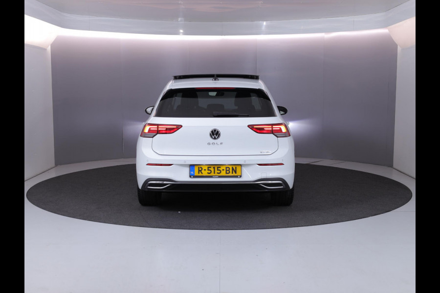 Volkswagen Golf 1.5 eTSI Style 50pk DSG| Pano-dak| Camera| 17'LM-velgen| Voorstoelen verwarmd en massage