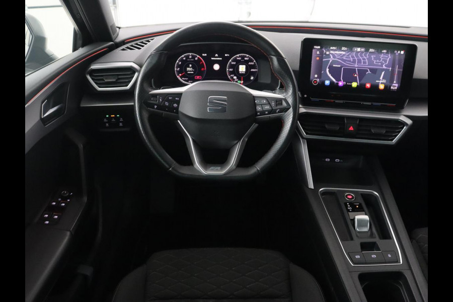 Seat Leon 1.5 eTSI FR Launch Edition | Carplay | Adaptive cruise | Sfeerverlichting | Navigatie | Full LED | Dodehoek detectie | DAB | Parkeerhulp | Climate control