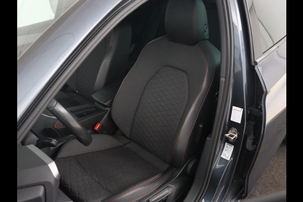 Seat Leon 1.5 eTSI FR Launch Edition | Carplay | Adaptive cruise | Sfeerverlichting | Navigatie | Full LED | Dodehoek detectie | DAB | Parkeerhulp | Climate control