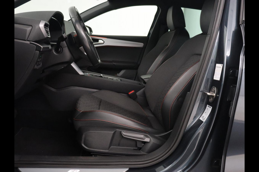 Seat Leon 1.5 eTSI FR Launch Edition | Carplay | Adaptive cruise | Sfeerverlichting | Navigatie | Full LED | Dodehoek detectie | DAB | Parkeerhulp | Climate control