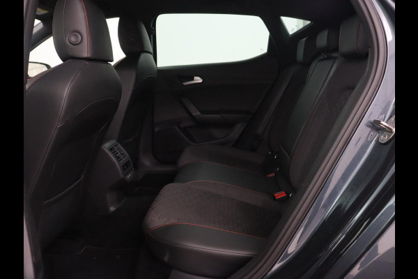 Seat Leon 1.5 eTSI FR Launch Edition | Carplay | Adaptive cruise | Sfeerverlichting | Navigatie | Full LED | Dodehoek detectie | DAB | Parkeerhulp | Climate control