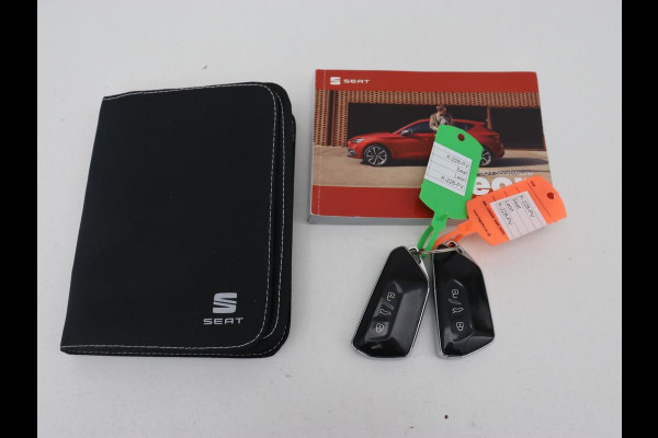 Seat Leon 1.5 eTSI FR Launch Edition | Carplay | Adaptive cruise | Sfeerverlichting | Navigatie | Full LED | Dodehoek detectie | DAB | Parkeerhulp | Climate control