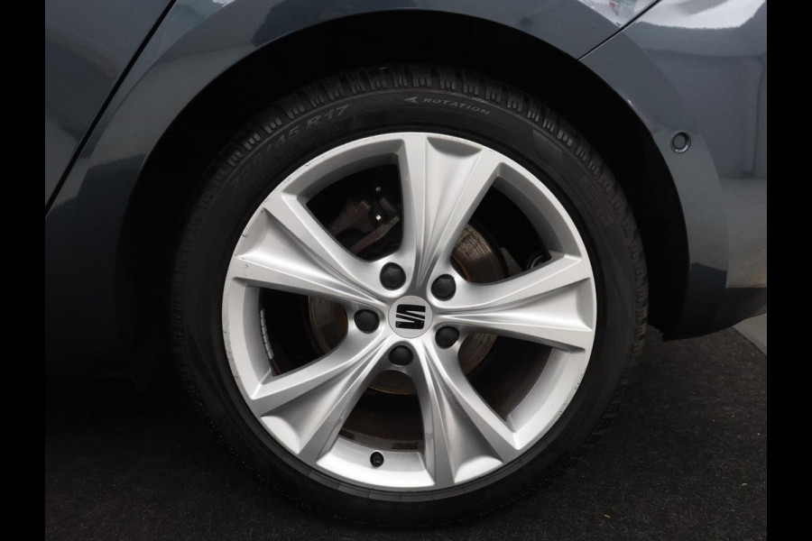 Seat Leon 1.5 eTSI FR Launch Edition | Carplay | Adaptive cruise | Sfeerverlichting | Navigatie | Full LED | Dodehoek detectie | DAB | Parkeerhulp | Climate control