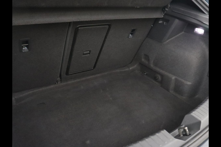 Seat Leon 1.5 eTSI FR Launch Edition | Carplay | Adaptive cruise | Sfeerverlichting | Navigatie | Full LED | Dodehoek detectie | DAB | Parkeerhulp | Climate control