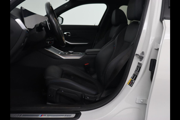 BMW 3-serie 320e M Sport | Panoramadak | Trekhaak | Stoelverwarming | Carplay | Sportstoelen | Leder/Alcantara | Navigatie | Widescreen Display | Sfeerverlichting | Parkeerhulp | PHEV | Plug In