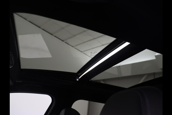 BMW 3-serie 320e M Sport | Panoramadak | Trekhaak | Stoelverwarming | Carplay | Sportstoelen | Leder/Alcantara | Navigatie | Widescreen Display | Sfeerverlichting | Parkeerhulp | PHEV | Plug In