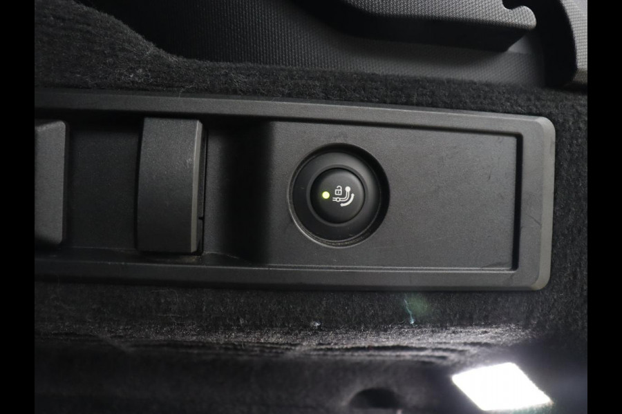 BMW 3-serie 320e M Sport | Panoramadak | Trekhaak | Stoelverwarming | Carplay | Sportstoelen | Leder/Alcantara | Navigatie | Widescreen Display | Sfeerverlichting | Parkeerhulp | PHEV | Plug In