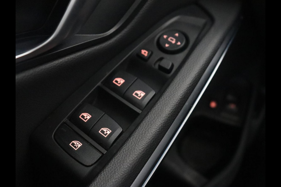 BMW 3-serie 320e M Sport | Panoramadak | Trekhaak | Stoelverwarming | Carplay | Sportstoelen | Leder/Alcantara | Navigatie | Widescreen Display | Sfeerverlichting | Parkeerhulp | PHEV | Plug In