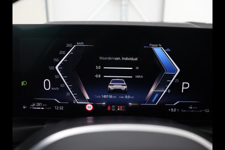 BMW 3-serie 320e M Sport | Panoramadak | Trekhaak | Stoelverwarming | Carplay | Sportstoelen | Leder/Alcantara | Navigatie | Widescreen Display | Sfeerverlichting | Parkeerhulp | PHEV | Plug In