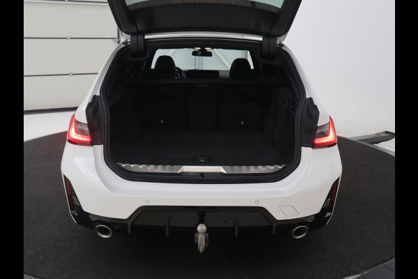 BMW 3-serie 320e M Sport | Panoramadak | Trekhaak | Stoelverwarming | Carplay | Sportstoelen | Leder/Alcantara | Navigatie | Widescreen Display | Sfeerverlichting | Parkeerhulp | PHEV | Plug In