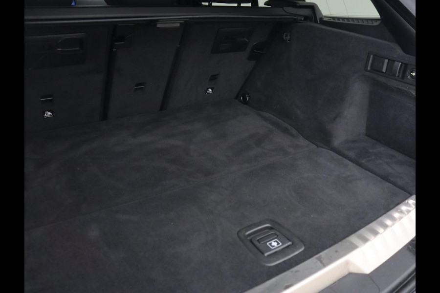 BMW 3-serie 320e M Sport | Panoramadak | Trekhaak | Stoelverwarming | Carplay | Sportstoelen | Leder/Alcantara | Navigatie | Widescreen Display | Sfeerverlichting | Parkeerhulp | PHEV | Plug In