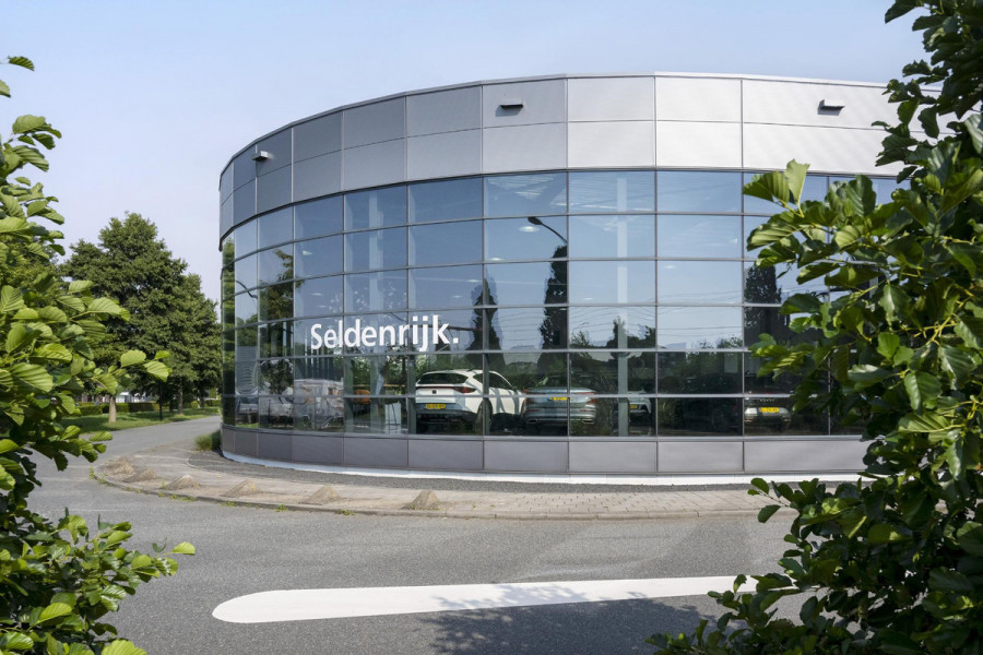 BMW 3-serie 320e M Sport | Panoramadak | Trekhaak | Stoelverwarming | Carplay | Sportstoelen | Leder/Alcantara | Navigatie | Widescreen Display | Sfeerverlichting | Parkeerhulp | PHEV | Plug In