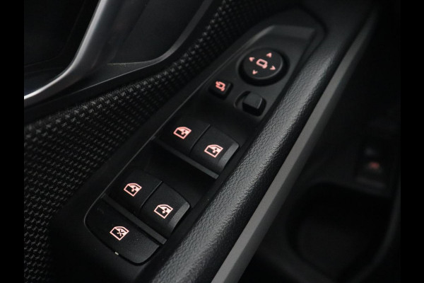 BMW 3 Serie 318i Business Edition | Stoelverwarming | Camera | Carplay | Live Cockpit | Full LED | Navigatie | Dodehoek detectie | Climate control