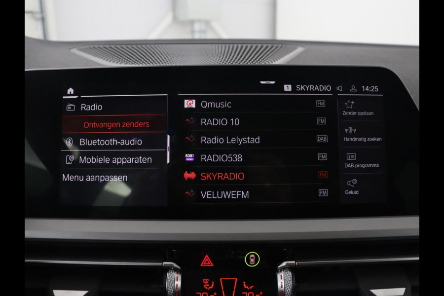 BMW 3 Serie 318i Business Edition | Stoelverwarming | Camera | Carplay | Live Cockpit | Full LED | Navigatie | Dodehoek detectie | Climate control