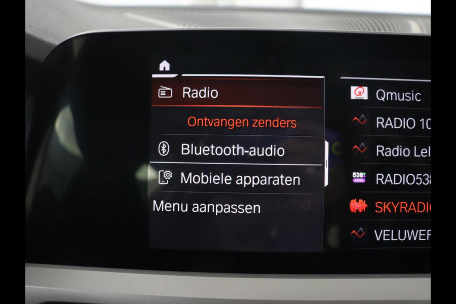 BMW 3 Serie 318i Business Edition | Stoelverwarming | Camera | Carplay | Live Cockpit | Full LED | Navigatie | Dodehoek detectie | Climate control