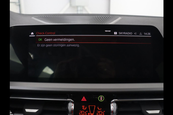 BMW 3 Serie 318i Business Edition | Stoelverwarming | Camera | Carplay | Live Cockpit | Full LED | Navigatie | Dodehoek detectie | Climate control