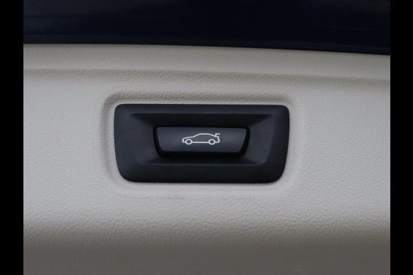 BMW 3 Serie 318i Business Edition | Stoelverwarming | Camera | Carplay | Live Cockpit | Full LED | Navigatie | Dodehoek detectie | Climate control