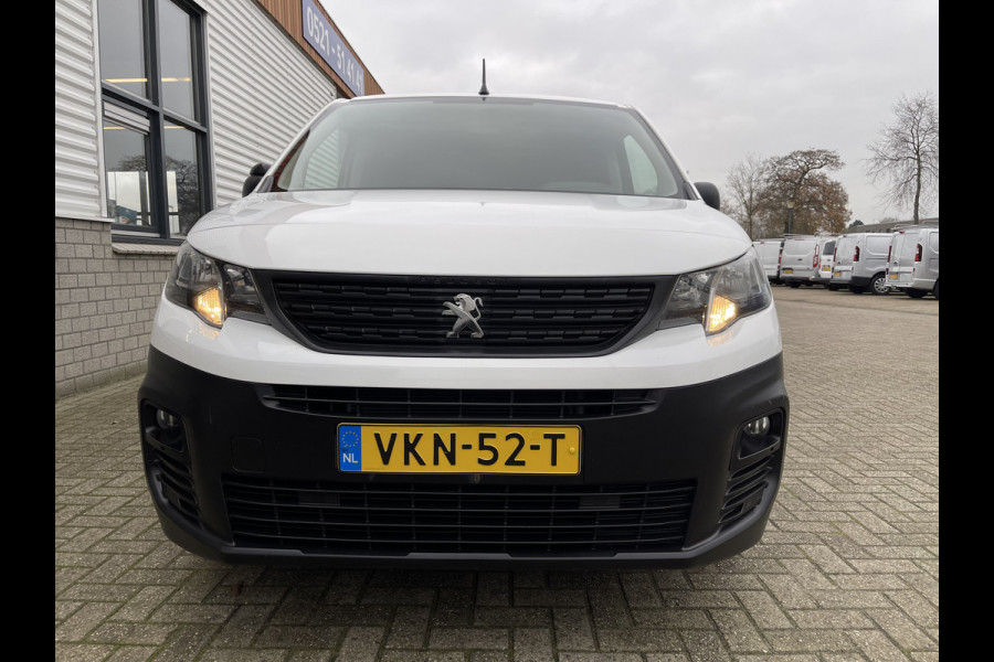Peugeot Partner 1.2 PureTech Premium benzine grijs kenteken / originele Nederlandse bus / lease vanaf € 201 / zakelijk bpm vrij / vaste prijs rijklaar € 11.950 ex btw / airco / cruise / navigatie