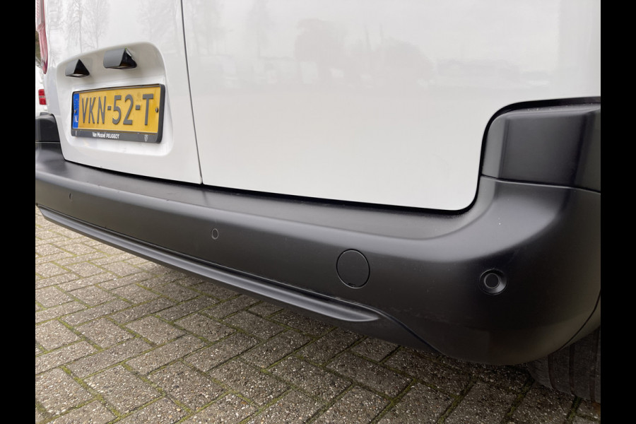 Peugeot Partner 1.2 PureTech Premium benzine grijs kenteken / originele Nederlandse bus / lease vanaf € 201 / zakelijk bpm vrij / vaste prijs rijklaar € 11.950 ex btw / airco / cruise / navigatie