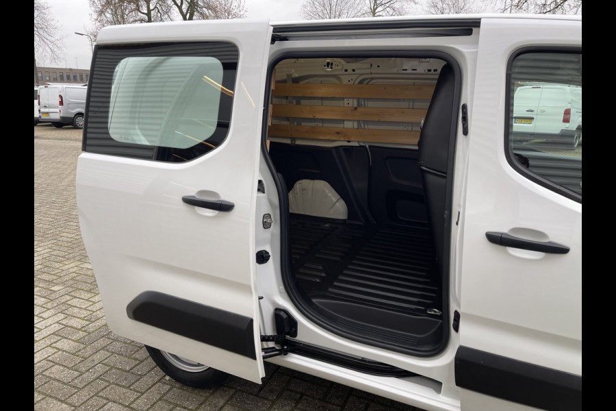 Peugeot Partner 1.2 PureTech Premium benzine grijs kenteken / originele Nederlandse bus / lease vanaf € 201 / zakelijk bpm vrij / vaste prijs rijklaar € 11.950 ex btw / airco / cruise / navigatie