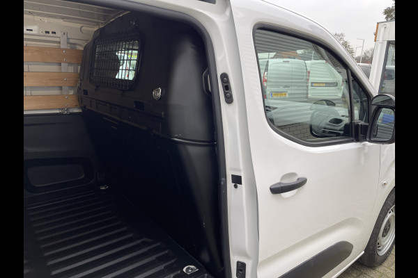 Peugeot Partner 1.2 PureTech Premium benzine grijs kenteken / originele Nederlandse bus / lease vanaf € 201 / zakelijk bpm vrij / vaste prijs rijklaar € 11.950 ex btw / airco / cruise / navigatie