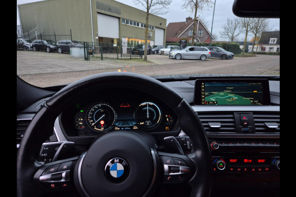 BMW 3 Serie Touring 330i M Sport X-Drive CarPlay Dig. Teller 6wb Line assist Dode Hoek ACC NAP NL Stuurverwarm 100% dealer onderho