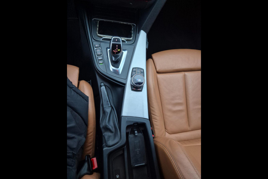 BMW 3 Serie Touring 330i M Sport X-Drive CarPlay Dig. Teller 6wb Line assist Dode Hoek ACC NAP NL Stuurverwarm 100% dealer onderho