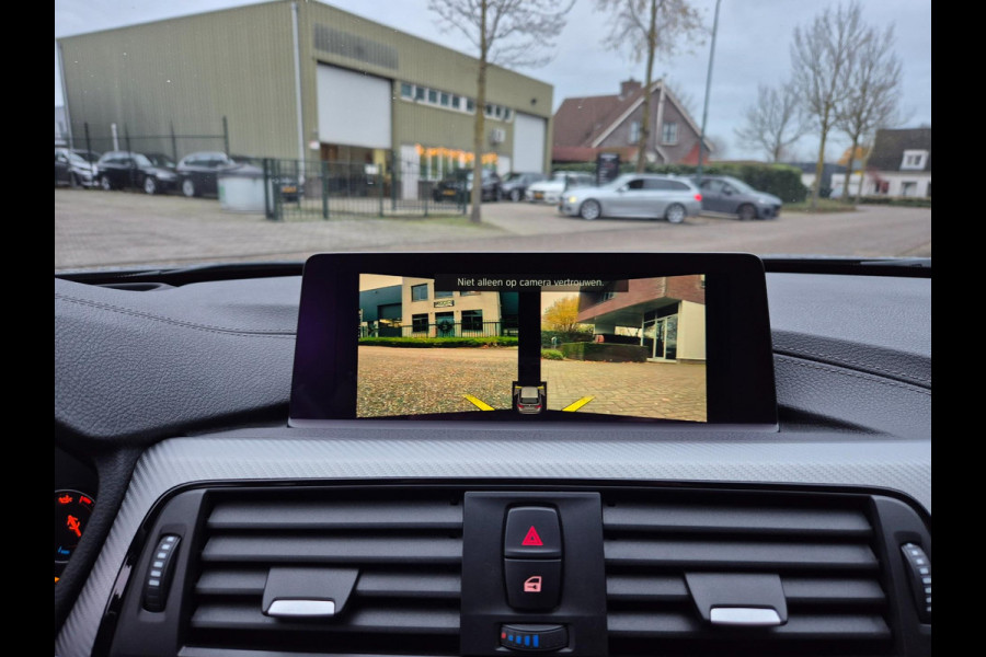BMW 3 Serie Touring 330i M Sport X-Drive CarPlay Dig. Teller 6wb Line assist Dode Hoek ACC NAP NL Stuurverwarm 100% dealer onderho