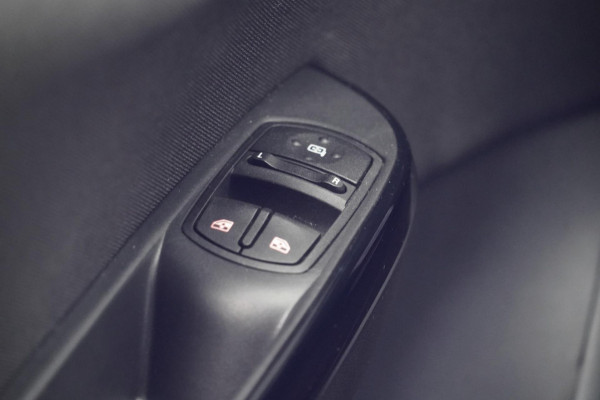 Opel Corsa 1.0 Turbo 120 Jaar Edition / 10dkm NAP / 1e Eigenaar / Stoel- & Stuurverw. / Camera / Navi