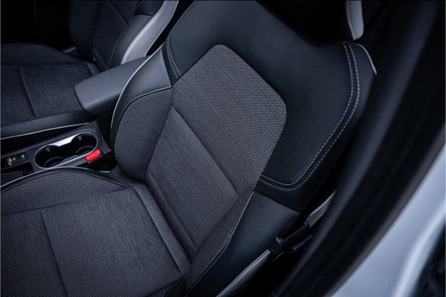 Renault Captur 1.6 E-Tech Plug-in Hybrid 160 Intens ** Panodak ** Camera ** Navigatie Rijbereik tot 56km (WLTP)