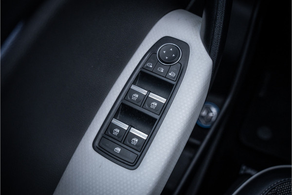 Renault Captur 1.6 E-Tech Plug-in Hybrid 160 Intens ** Panodak ** Camera ** Navigatie Rijbereik tot 56km (WLTP)