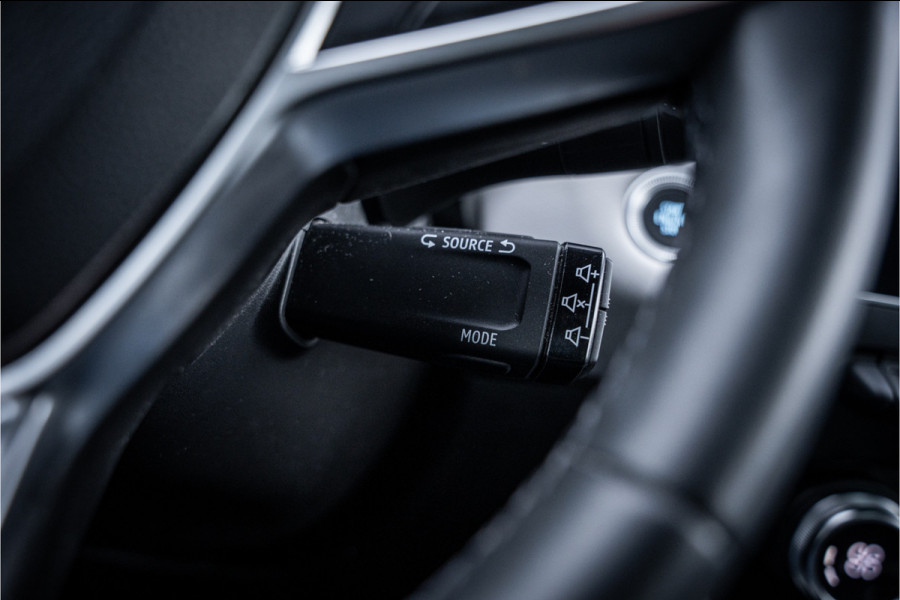 Renault Captur 1.6 E-Tech Plug-in Hybrid 160 Intens ** Panodak ** Camera ** Navigatie Rijbereik tot 56km (WLTP)