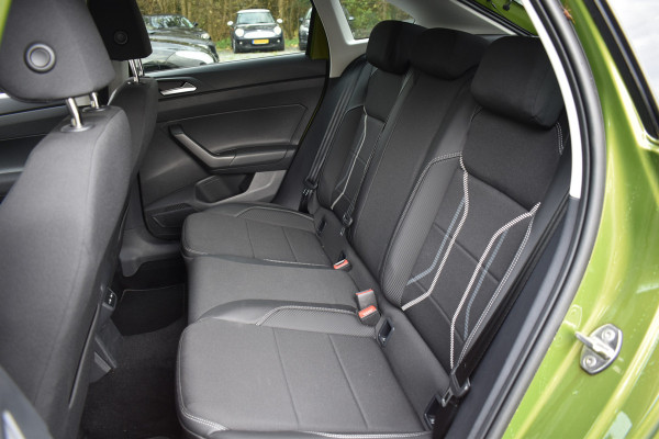 Volkswagen Taigo TSI 110PK DSG STYLE CAMERA/NAVI/LEDER