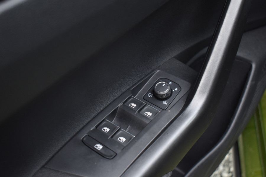 Volkswagen Taigo TSI 110PK DSG STYLE CAMERA/NAVI/LEDER