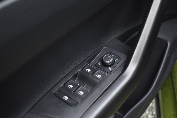 Volkswagen Taigo TSI 110PK DSG STYLE CAMERA/NAVI/LEDER