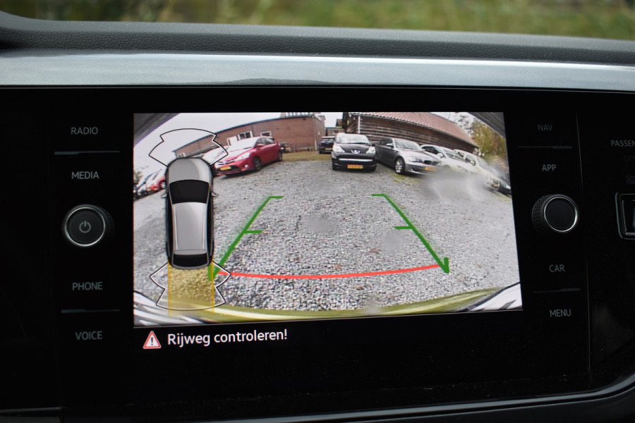 Volkswagen Taigo TSI 110PK DSG STYLE CAMERA/NAVI/LEDER