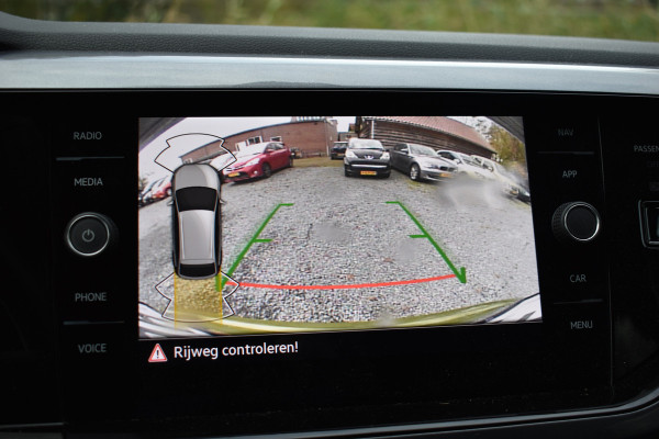 Volkswagen Taigo TSI 110PK DSG STYLE CAMERA/NAVI/LEDER