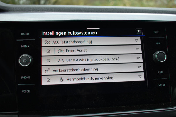 Volkswagen Taigo TSI 110PK DSG STYLE CAMERA/NAVI/LEDER