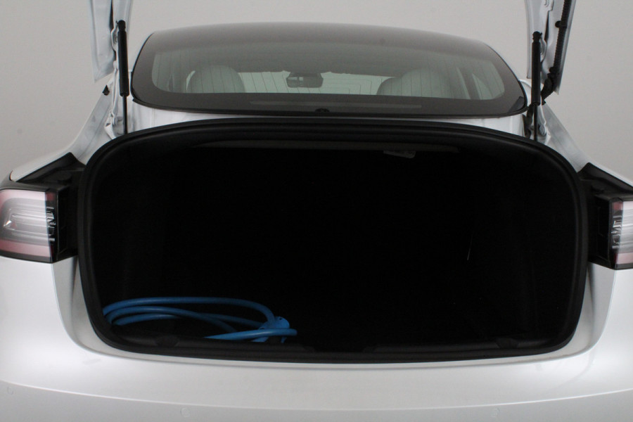 Tesla Model 3 Long Range AWD 75 kWh | Achterbank verwarmd | Autonomous Emergency Braking | Basic Autopilot